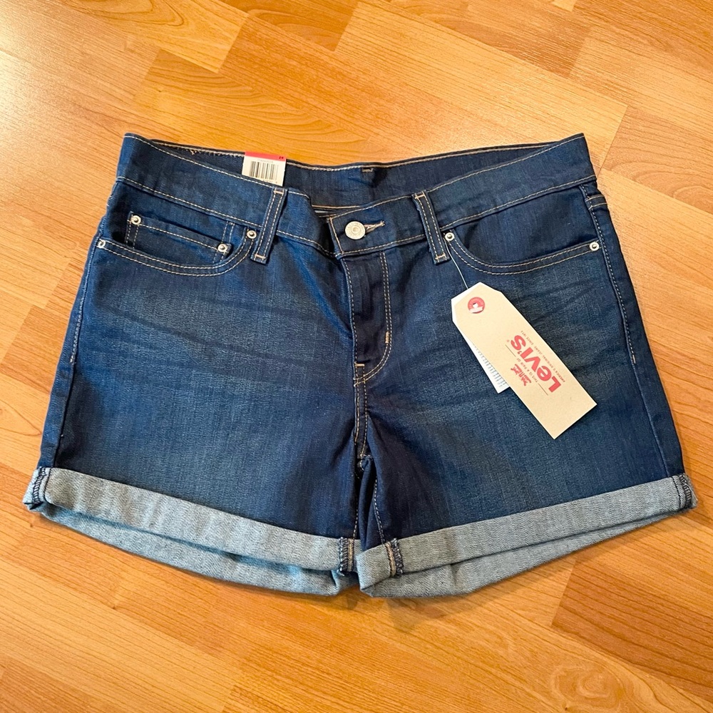 NWT Levi’s Mid-Length Denim Shorts